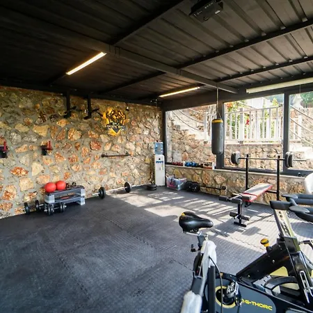 Amazing With Pool And Jacuzzi In Apartman